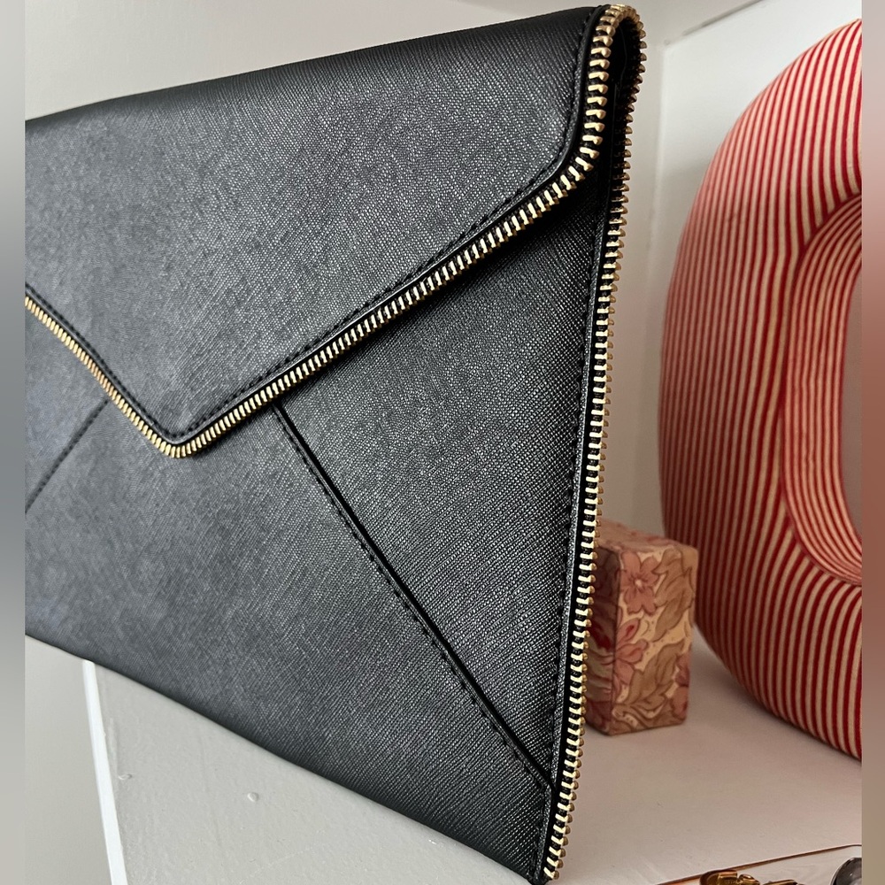 REBECCA MINKOFF WOMEN’S ZIPPER LEATHER ENVELOPE LEO CLUTCH PURSE BLACK - Picture 2 of 7